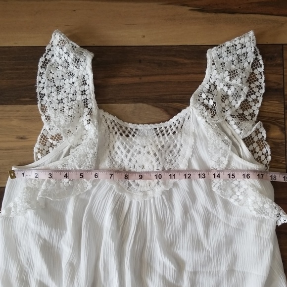 White lace spring top - Picture 2 of 8
